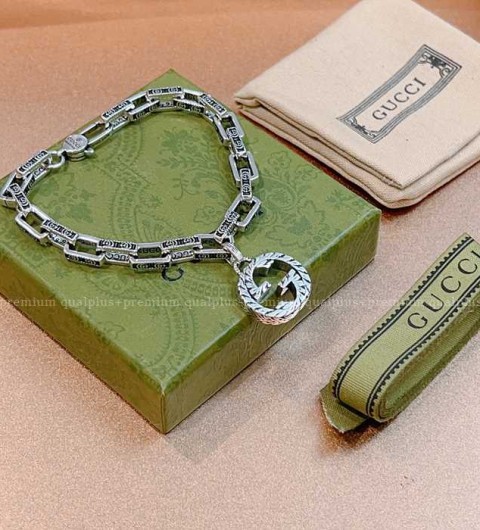 구찌 인터로킹 G 팔찌