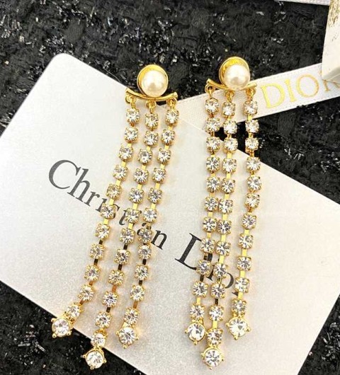 디올 태슬 풀 드릴 귀걸이