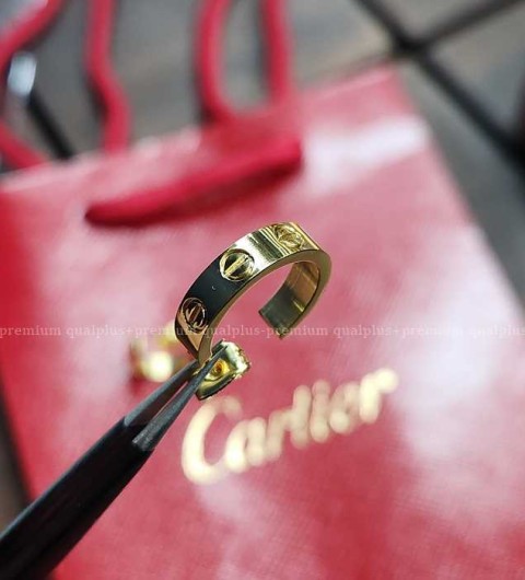 [국내배송] 까*띠에 러브귀걸이