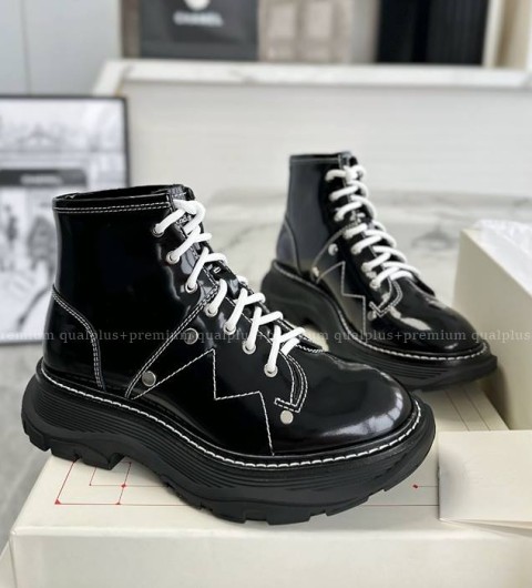 알렉산더 맥퀸 트레드 레이스업 부츠 여성용