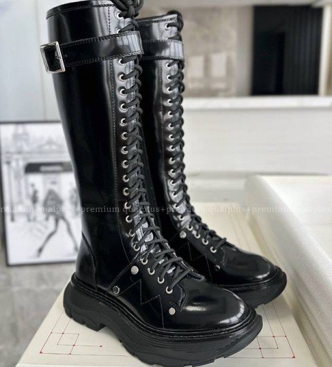 알렉산더 맥퀸 트레드 슬릭 니하이 부츠 여성용