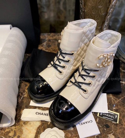 샤넬 CC 퀄팅 부츠 여성용