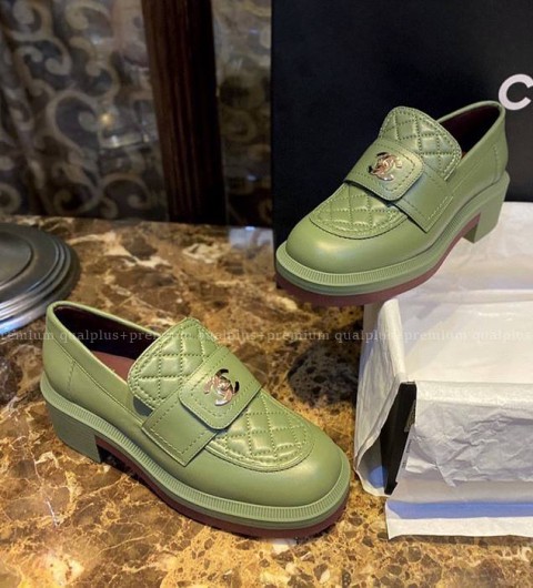 샤넬 CC 퀄팅 로퍼 여성용