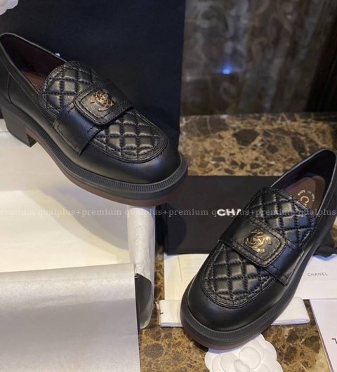 샤넬 퀄팅 로퍼 여성용