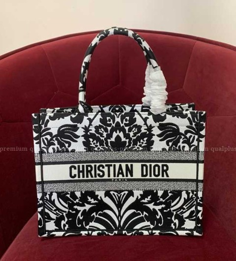 디올 북토트백 미듐