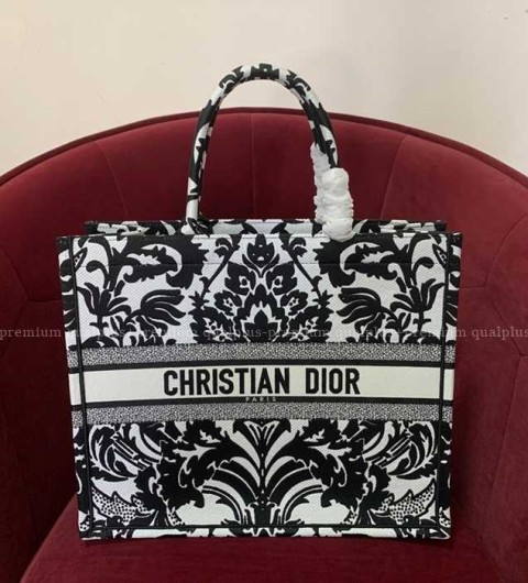 디올 북토트백 라지