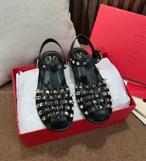 발렌티노 성락스터드 샌들 2cm 여용