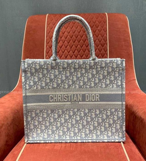 디올 북토트백 라지