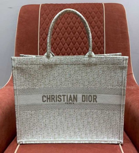 디올 북토트백 라지