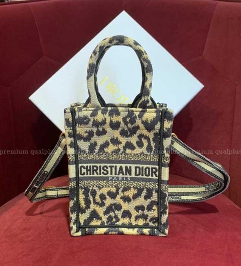 디올 휴대폰 북토트백 미니