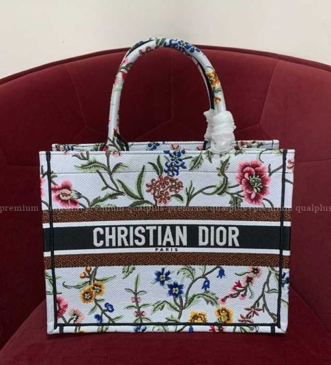 디올 북토트백 미듐