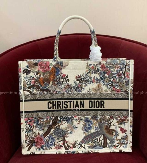 디올 북토트백 라지