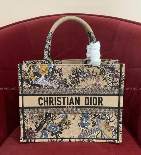 디올 북토트백 미듐