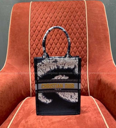 디올 휴대폰 북토트백