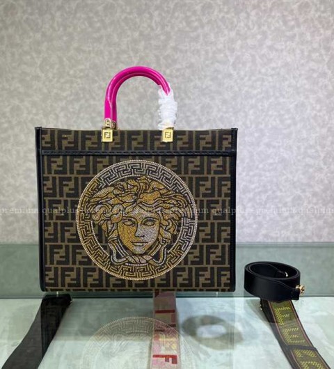 펜디x베르사체 콜라보 선샤인 쇼퍼백 미듐