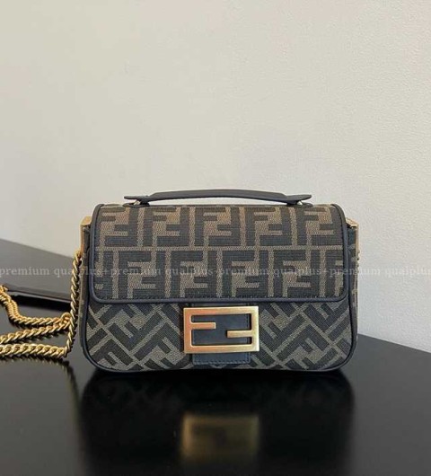 펜디 바게트 체인 숄더백 미듐