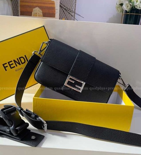 펜디 바게트 숄더백 남성용