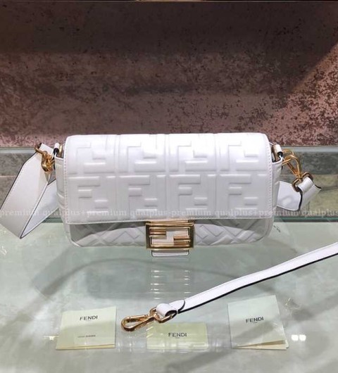 펜디 바게트 숄더백 미듐