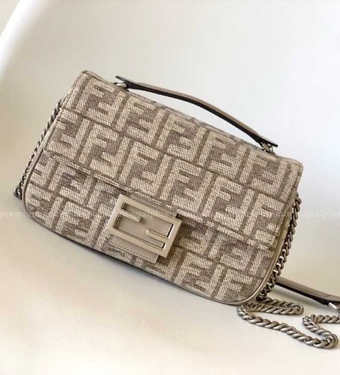 펜디 바게트 체인 숄더백 미듐