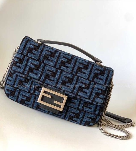 펜디 바게트 체인 숄더백 미듐