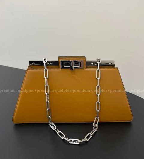 펜디 피카부 컷 숄더백 미듐