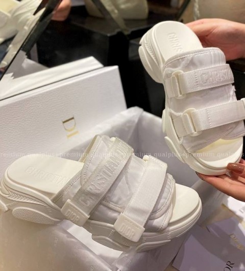 디올 D-Wander 디 완더 뮬 슬리퍼 여성용