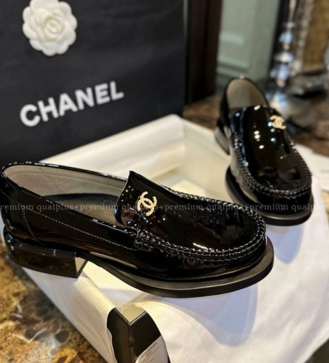 샤넬 CC 에나멜 로퍼 여성용