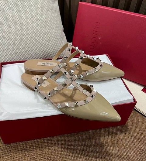 발렌티노 페이턴트 가죽 락스터드 뮬 여성용