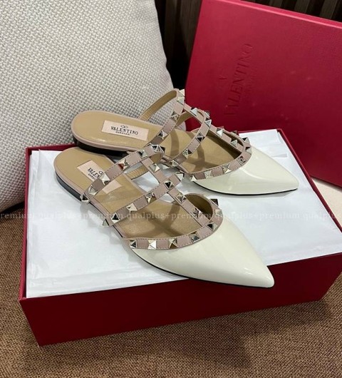 발렌티노 페이턴트 가죽 락스터드 뮬 여성용