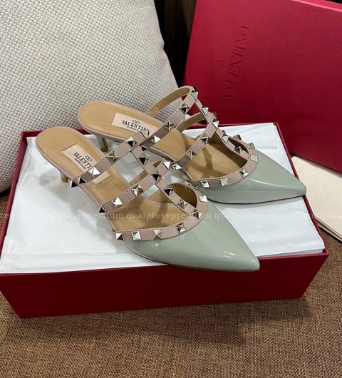 발렌티노 페이턴트 가죽 락스터드 뮬 힐 5.5cm 여성용