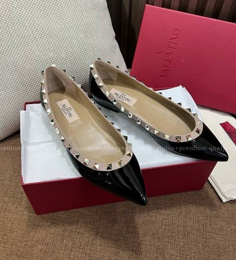 발렌티노 페이턴트 가죽 락스터드 발레리나 플랫슈즈 여성용