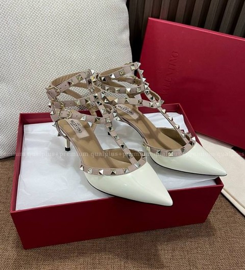 발렌티노 페이턴트 가죽 락스터드 스트랩 펌프스 6.5cm 여성용