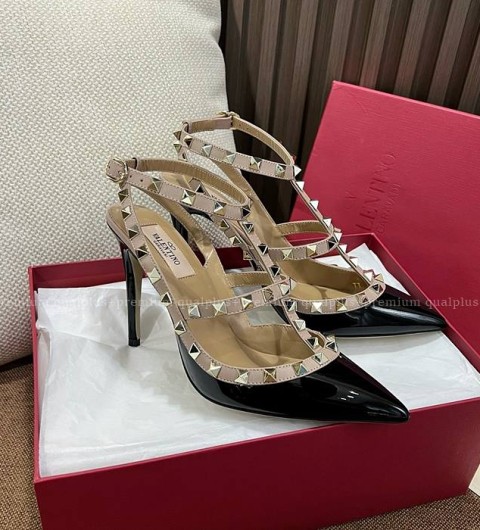 발렌티노 페이턴트 가죽 락스터드 스트랩 펌프스 10cm 여성용