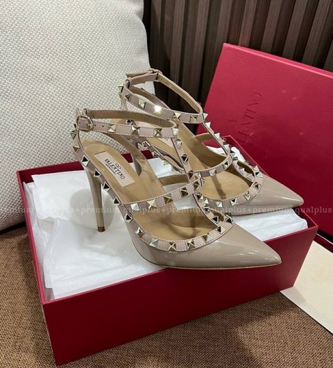 발렌티노 페이턴트 가죽 락스터드 스트랩 펌프스 10cm 여성용