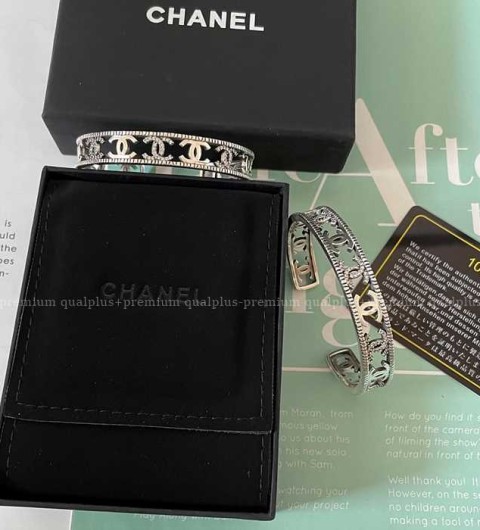 [국내배송] 샤* 로고 보석 뱅글팔찌