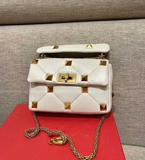 발렌티노 로만 스터드 체인 숄더백 미듐