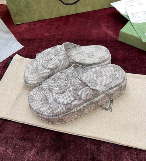 구찌 인터로킹 G 슬라이드 샌들 슬리퍼 여성용