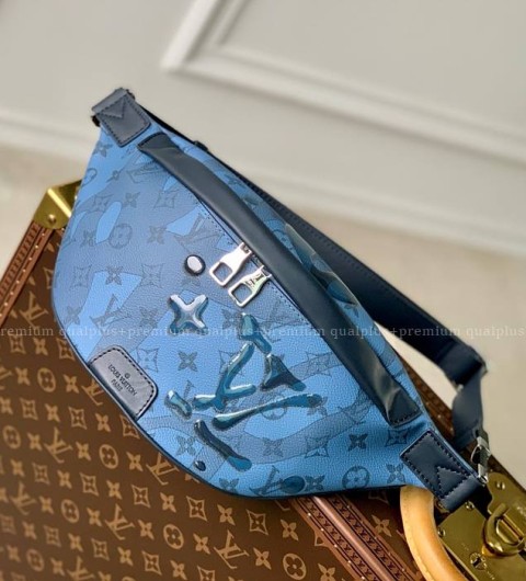 루이비통 M22576 디스커버리 범백 힙색 남성용