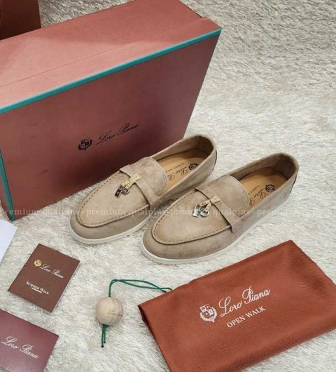 [국내배송] 로*피아나 썸머 참 워크 로퍼 은장 여성용