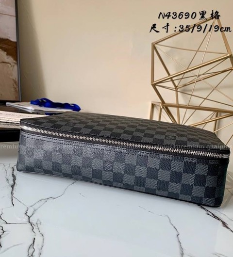 루이비통 M43690 패킹 튜브 파우치 GM