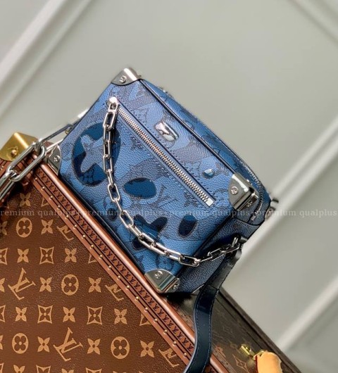 루이비통 M22588 미니 소프트 트렁크 숄더백 남성용