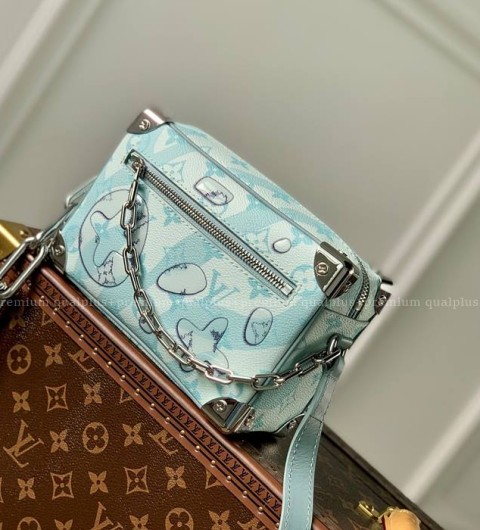 루이비통 M22588 미니 소프트 트렁크 숄더백 남성용