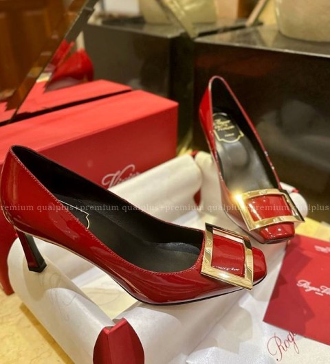 로저비비에 트럼펫 메탈 버클 펌프스 여성용