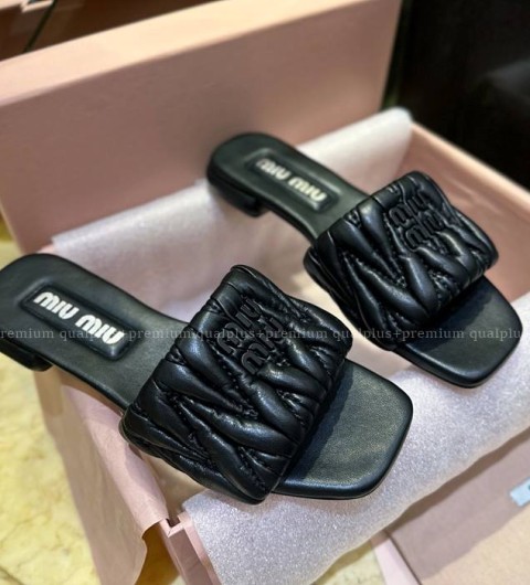 미우미우 마테라쎄 나파 가죽 슬라이드 슬리퍼 여성용