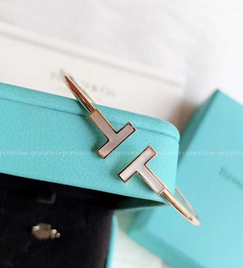 [국내배송] 티*니  화이트 자개 더블 t 팔찌