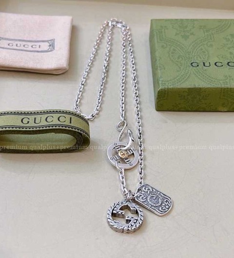 구찌 인터로킹 G 목걸이