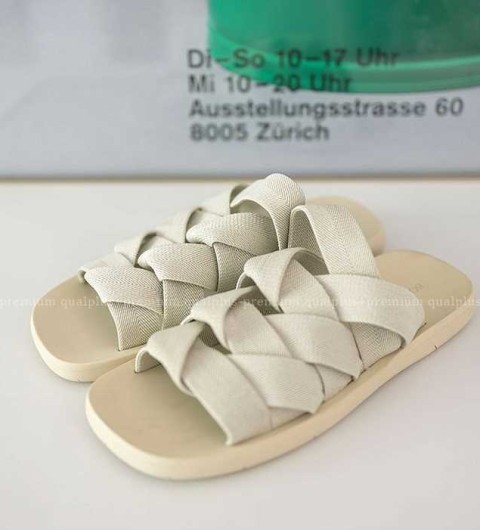 [국내배송] 보*가베네타 플렛뮬 샌들 화이트