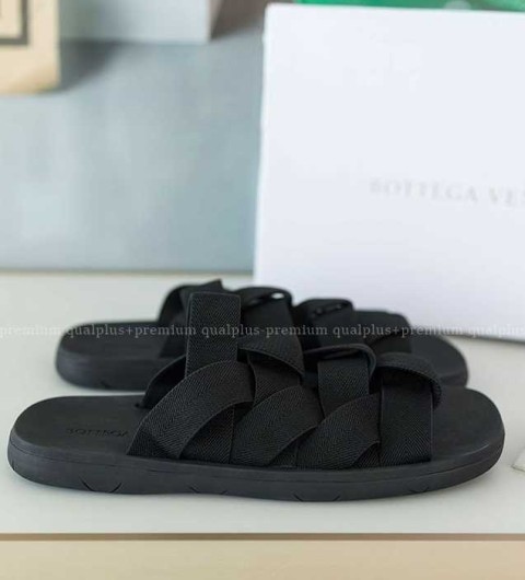 [국내배송] 보*가베네타 플렛뮬 샌들 블랙