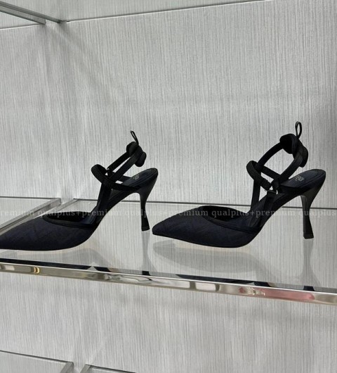 펜디 콜리브리 라이트 슬링백 여성용 8.5cm