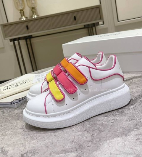 알렉산더맥퀸 오버사이즈드 트리플 스트랩 스니커즈 남녀공용